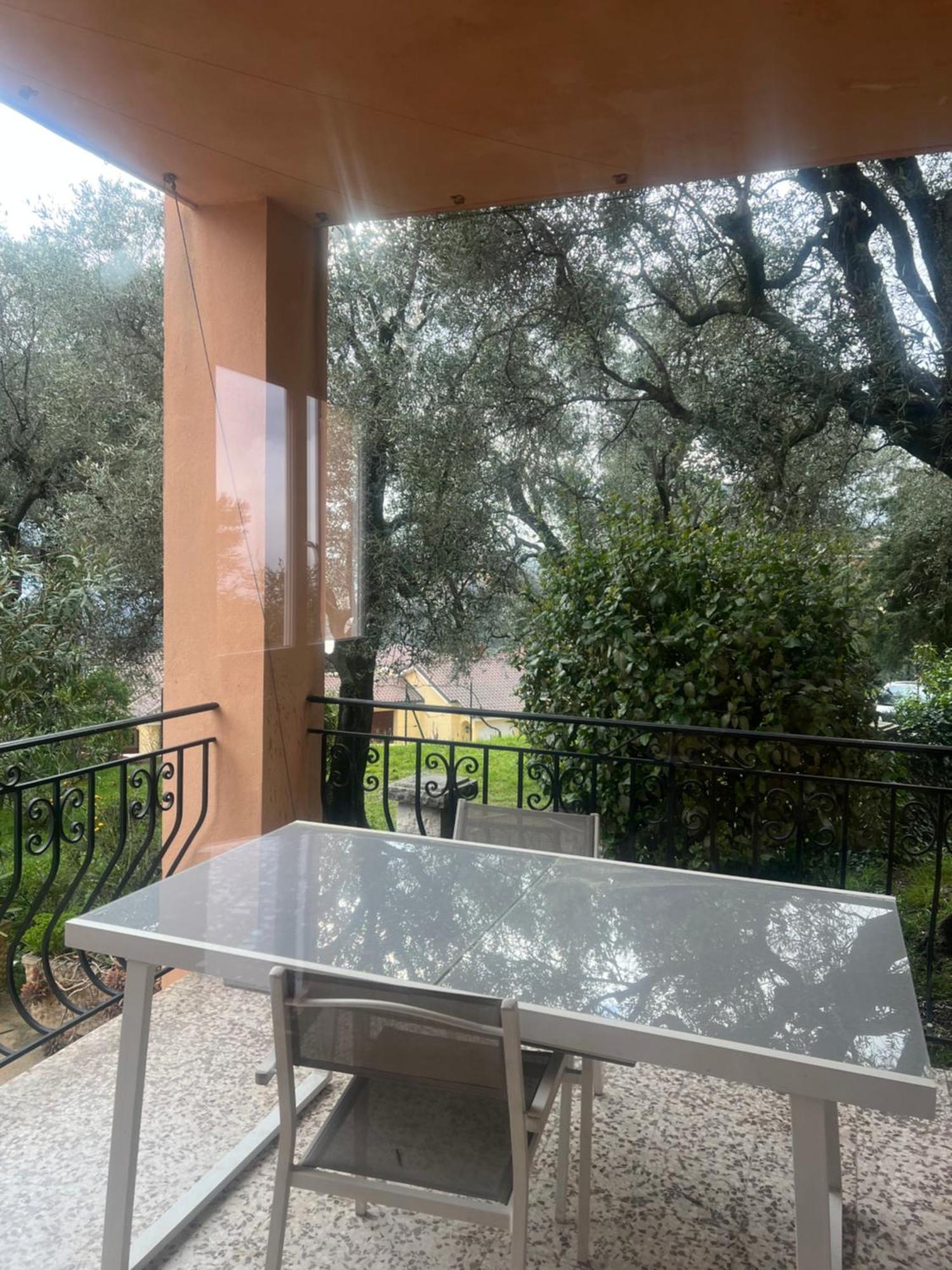 Bas De Villa Vue Mer Eze Village Exterior foto